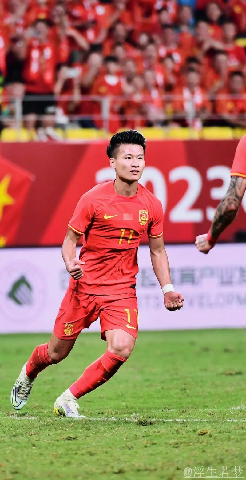 林良铭突入禁区 巧妙晃防弧线破门